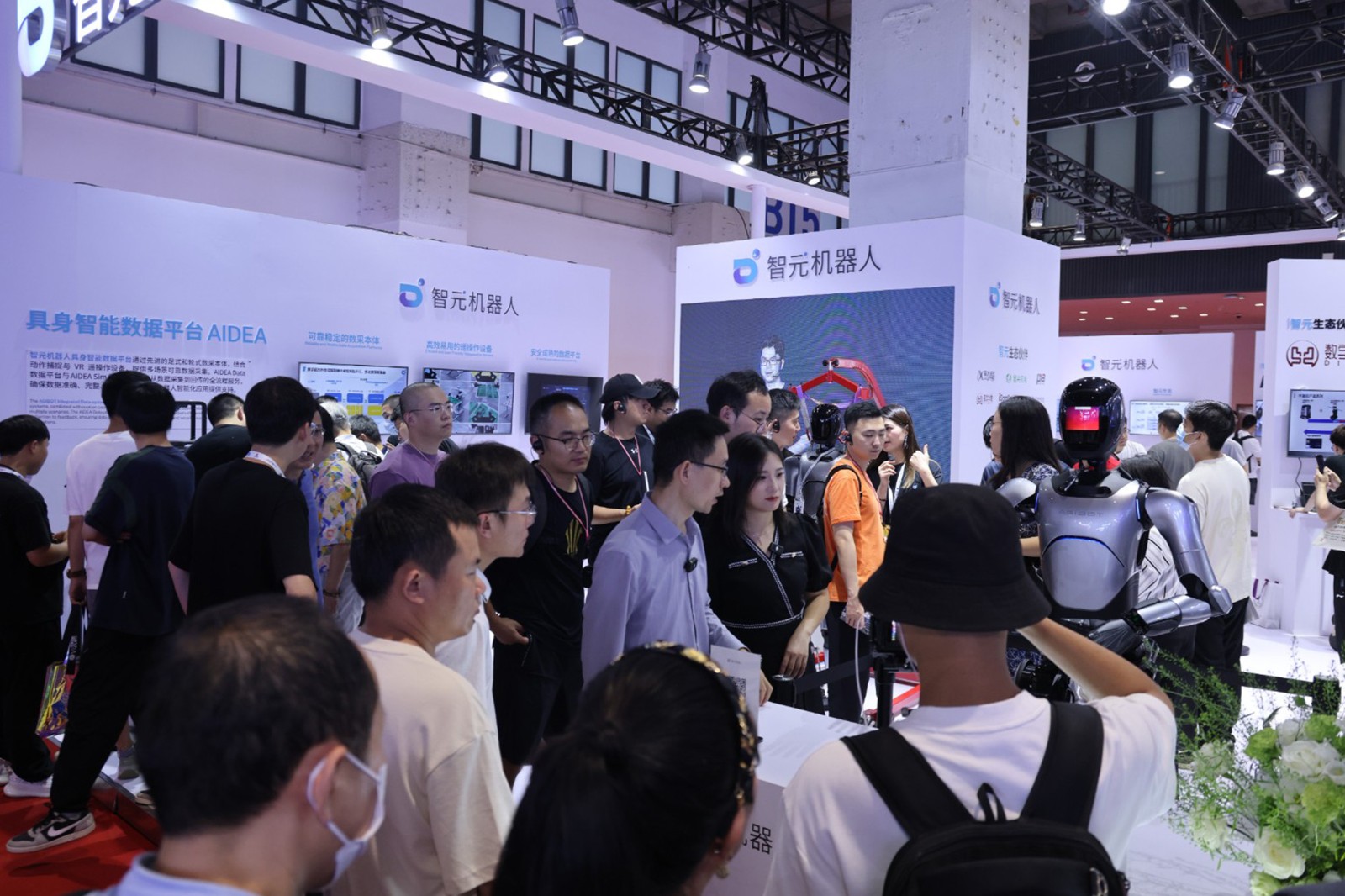 hy3380海洋之神机器人亮相世界机器人大会WRC