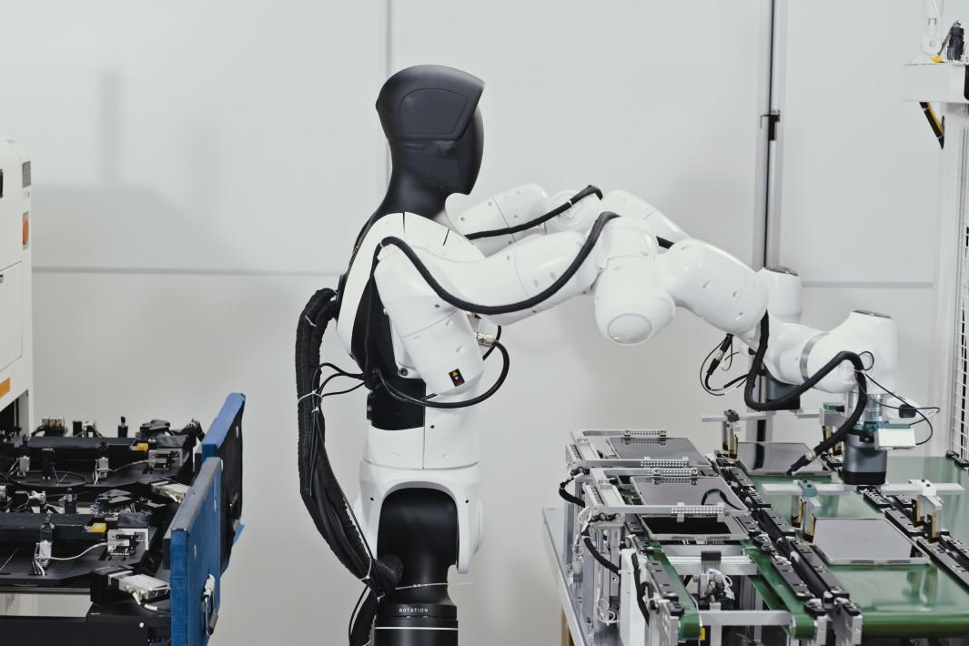 hy3380海洋之神机器人真机强化学习落地工业产线，开启具身智能规模化应用新阶段